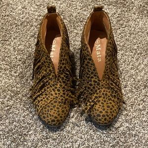 Animal print wedges with fridge